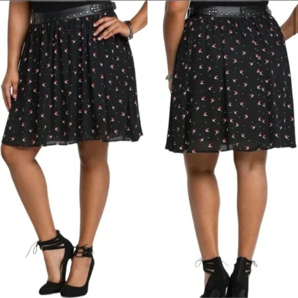 Torrid Knee Length Flare Skirt Plus Skater Black  Studded Novelty Print Birds